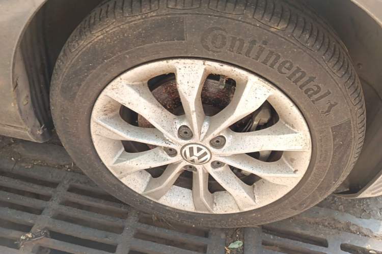 Used Volkswagen Golf 2011 1.4 TSI Automatic Comfort Model Right Front Wheel Hub