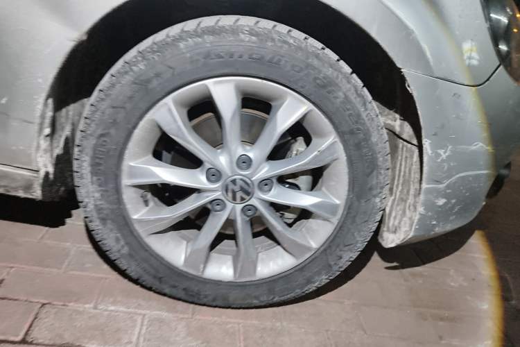 Used Volkswagen Golf 2011 1.4 TSI Automatic Comfort Model Right Front Wheel Hub