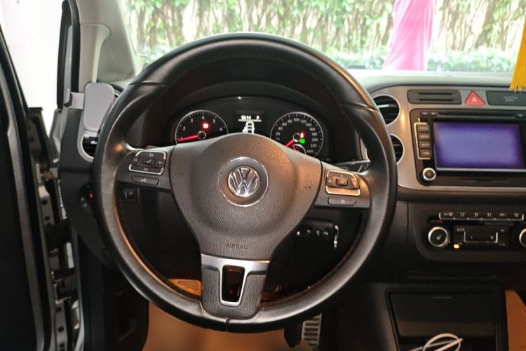 Used Volkswagen Golf 2011 1.4TSI Cross Golf Steering Wheel