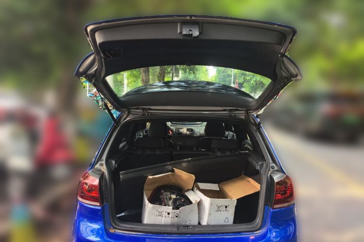 Used Volkswagen Golf 2011 1.6 Manual Fashion Edition Trunk