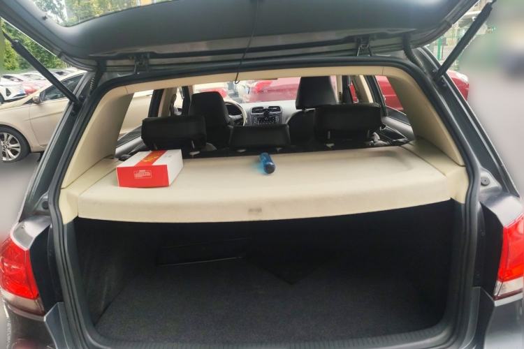 Used Volkswagen Golf 2011 1.6L Automatic Comfort Model Trunk