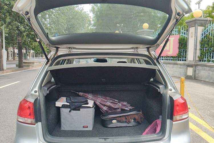 Used Volkswagen Golf 2011 1.6L Automatic Comfort Model Trunk