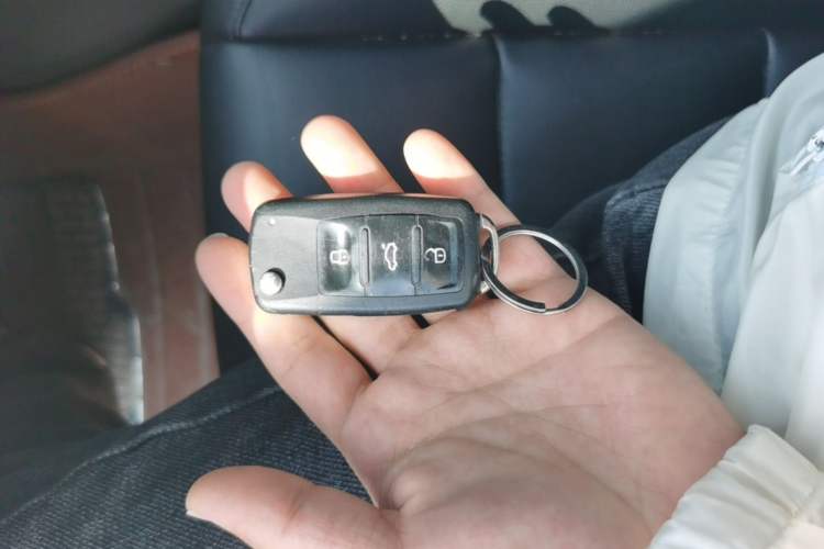Used Volkswagen Golf 2011 1.6L Automatic Comfort Model Vehicle Key