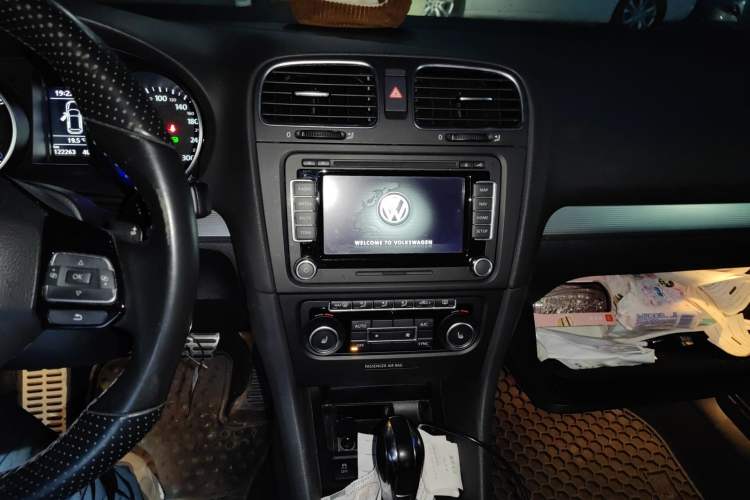 Used Volkswagen Golf 2011 2.0 TSI R Audio And AC Panel
