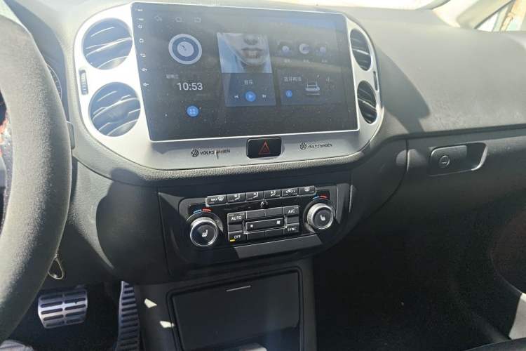 Used Volkswagen Golf 2011 1.4TSI Cross Golf Audio And AC Panel