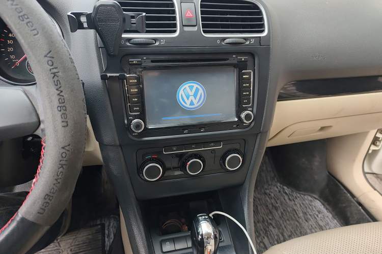Used Volkswagen Golf 2011 1.4 TSI Automatic Comfort Model Audio And AC Panel