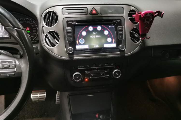 Used Volkswagen Golf 2011 1.4TSI Cross Golf Audio And AC Panel