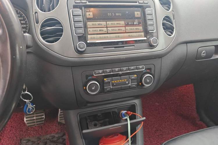 Used Volkswagen Golf 2011 1.4TSI Cross Golf Audio And AC Panel