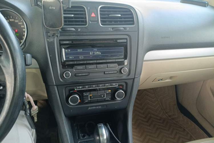 Used Volkswagen Golf 2011 1.4 TSI Comfort Travel Edition Audio And AC Panel
