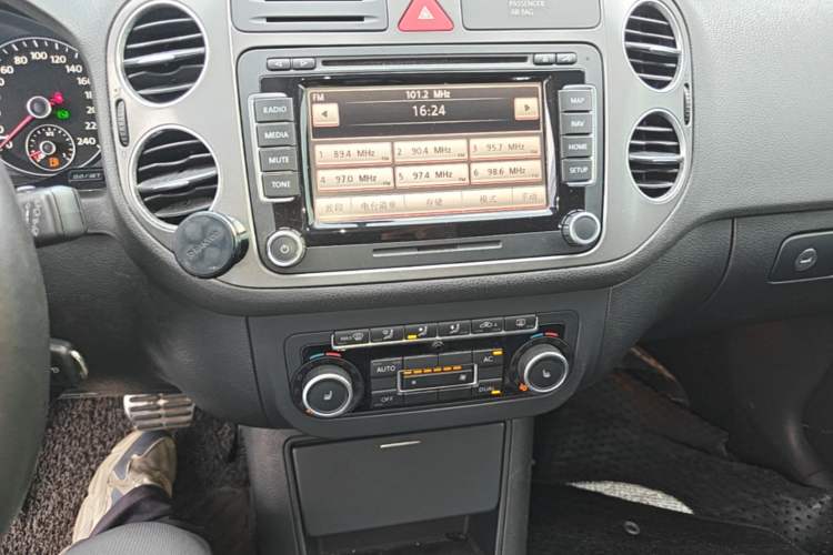 Used Volkswagen Golf 2011 1.4TSI Cross Golf Audio And AC Panel