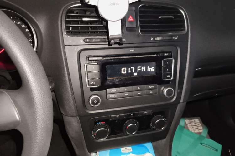 Used Volkswagen Golf 2011 1.6L Automatic Comfort Model Audio And AC Panel