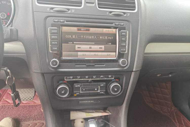 Used Volkswagen Golf 2011 1.4 TSI Luxury Touring Edition Audio And AC Panel