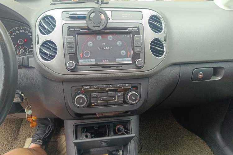 Used Volkswagen Golf 2011 1.4TSI Cross Golf Audio And AC Panel