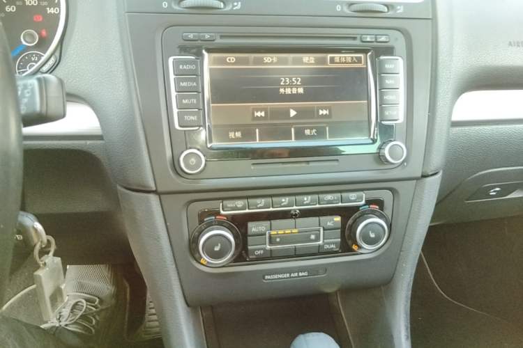 Used Volkswagen Golf 2011 2.0 TSI R Audio And AC Panel
