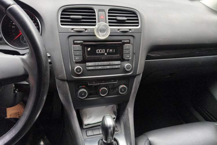Used Volkswagen Golf 2011 1.4 TSI Automatic Comfort Model Audio And AC Panel