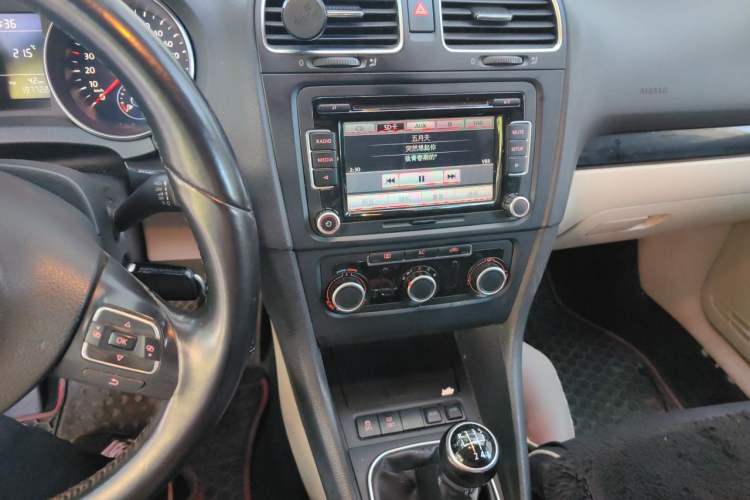 Used Volkswagen Golf 2011 1.4 TSI Manual Comfort Edition Audio And AC Panel