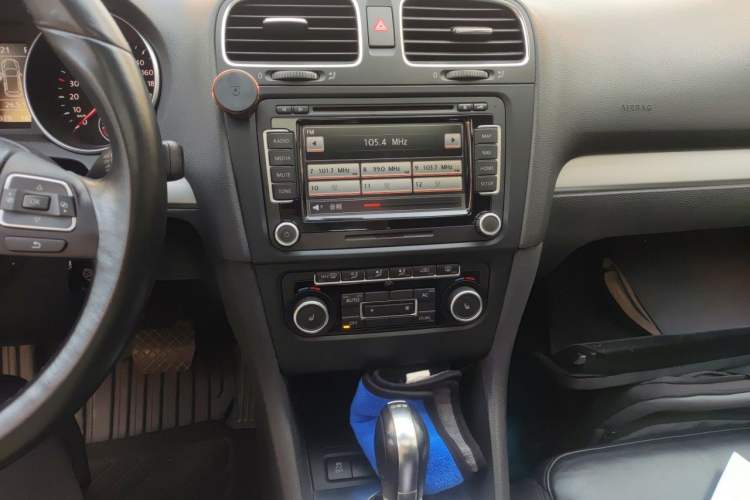 Used Volkswagen Golf 2011 1.4 TSI Automatic Luxury Edition Audio And AC Panel