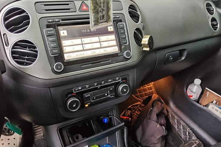 Used Volkswagen Golf 2011 1.4TSI Cross Golf Audio And AC Panel