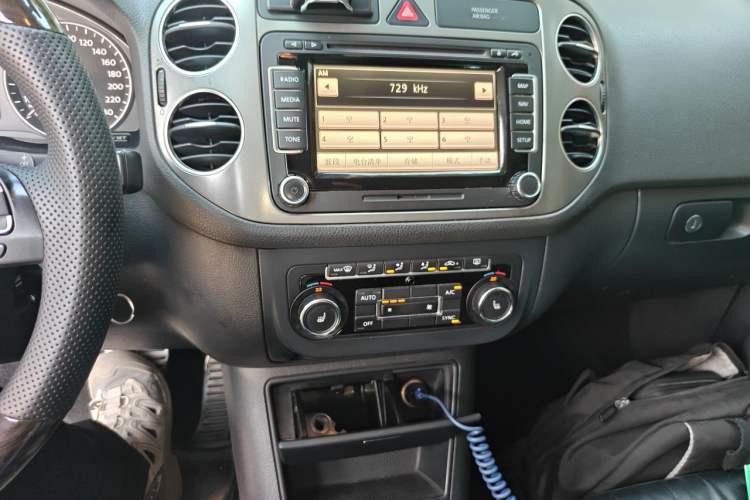 Used Volkswagen Golf 2011 1.4TSI Cross Golf Audio And AC Panel