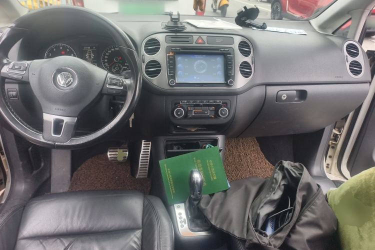 Used Volkswagen Golf 2011 1.4TSI Cross Golf Center Console