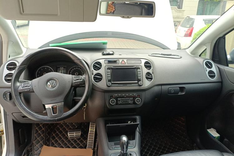 Used Volkswagen Golf 2011 1.4TSI Cross Golf Center Console