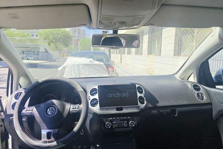 Used Volkswagen Golf 2011 1.4TSI Cross Golf Center Console
