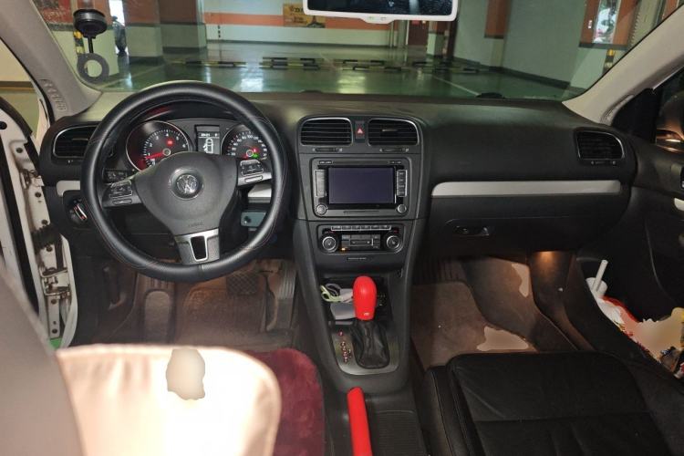 Used Volkswagen Golf 2011 1.4 TSI Luxury Touring Edition Center Console