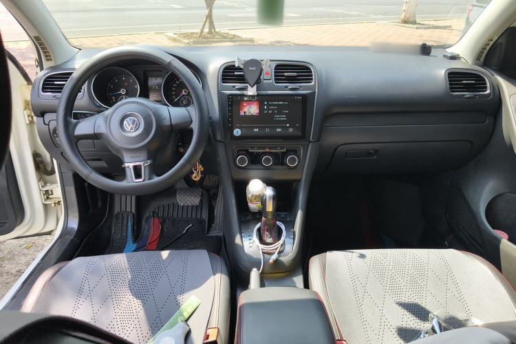 Used Volkswagen Golf 2011 1.4 TSI Automatic Comfort Model Center Console
