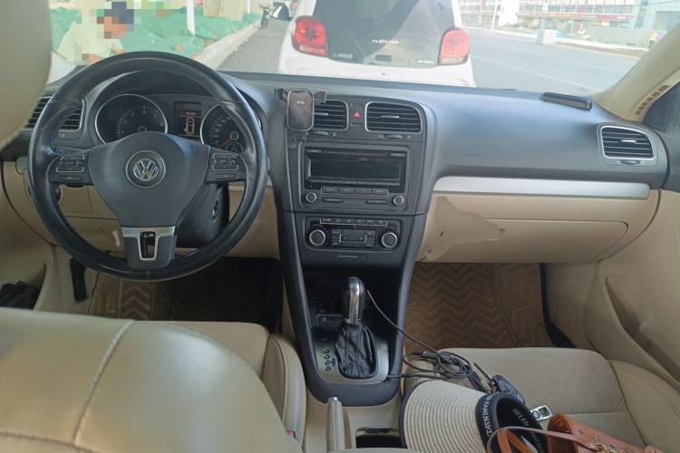 Used Volkswagen Golf 2011 1.4 TSI Comfort Travel Edition Center Console