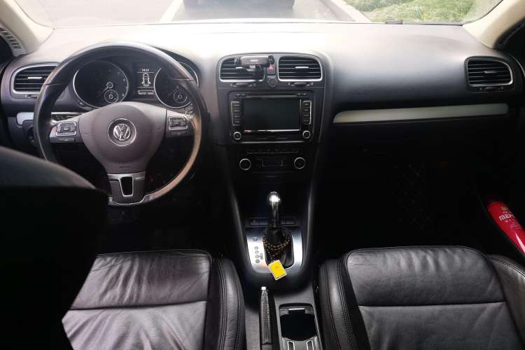 Used Volkswagen Golf 2011 1.4 TSI Luxury Touring Edition Center Console