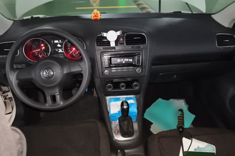Used Volkswagen Golf 2011 1.6L Automatic Comfort Model Center Console