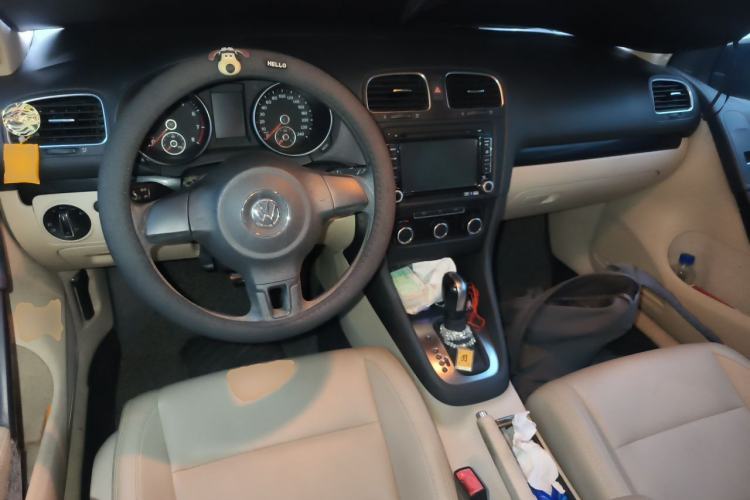 Used Volkswagen Golf 2011 1.4 TSI Automatic Luxury Edition Center Console