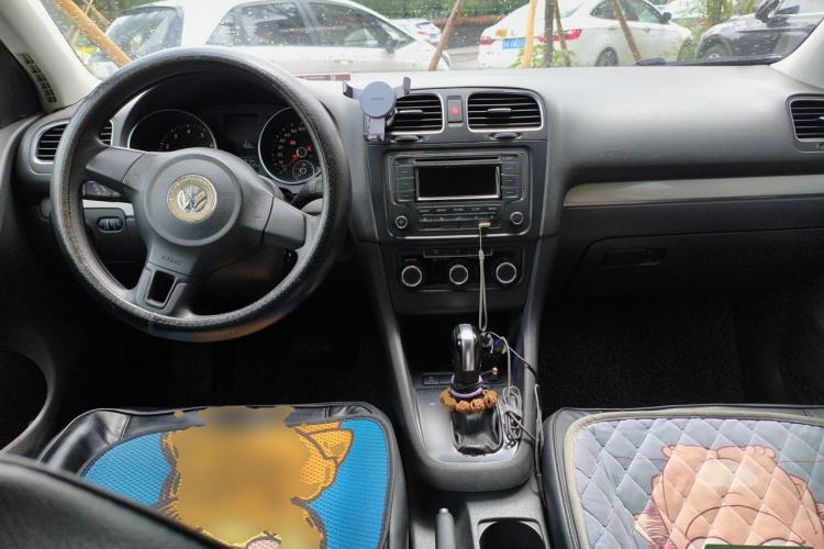 Used Volkswagen Golf 2011 1.6 Automatic Luxury Edition Center Console