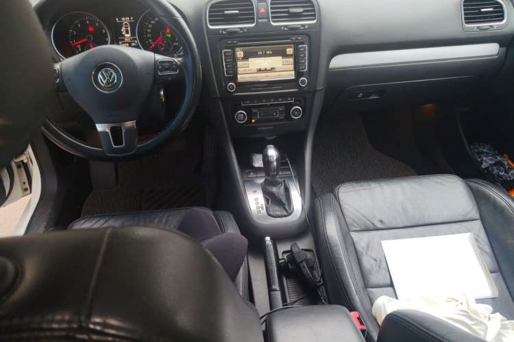 Used Volkswagen Golf 2011 1.4 TSI Luxury Touring Edition Center Console