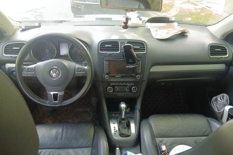 Used Volkswagen Golf 2011 1.4 TSI Luxury Touring Edition Center Console
