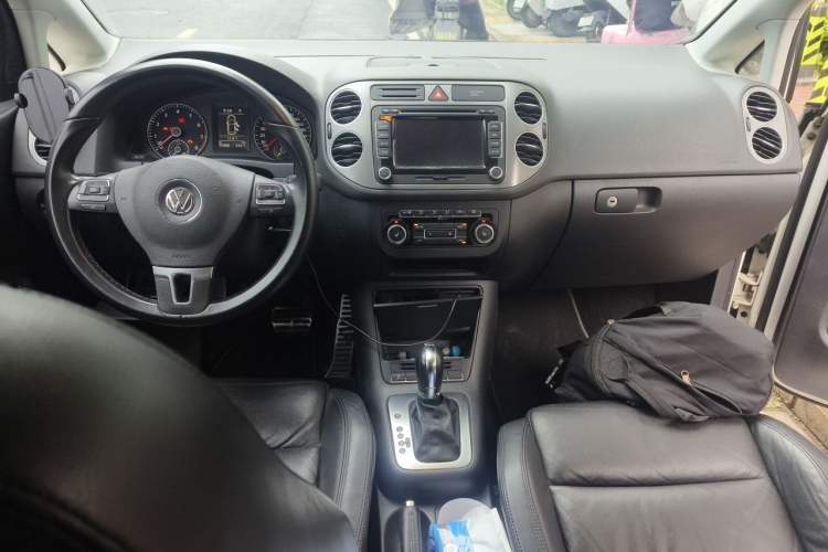 Used Volkswagen Golf 2011 1.4TSI Cross Golf Center Console
