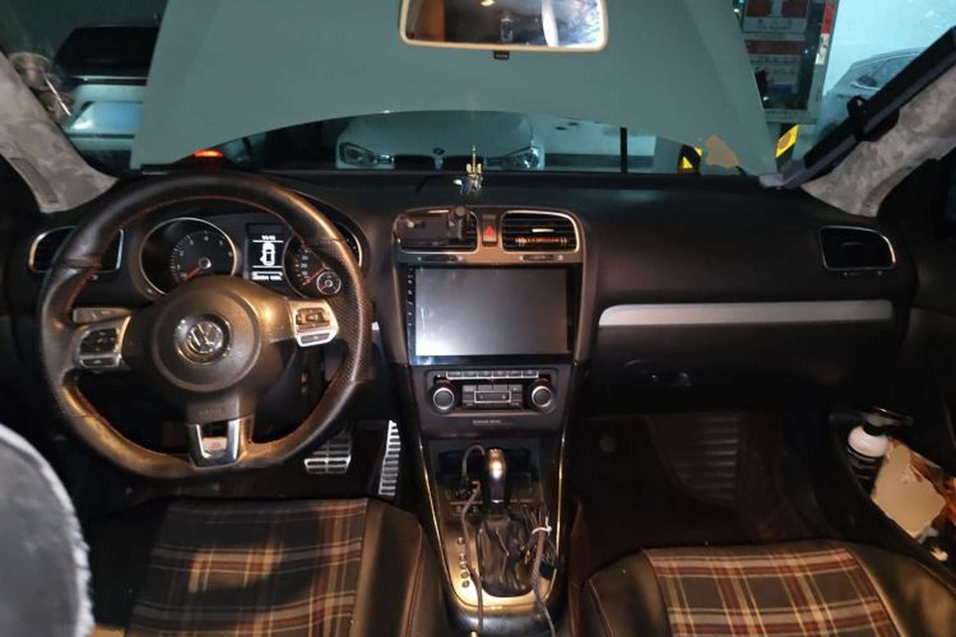 Used Volkswagen Golf 2011 1.4 TSI Comfort Travel Edition Center Console