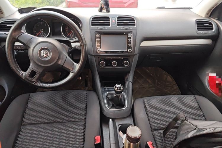Used Volkswagen Golf 2011 1.6 Manual Fashion Edition Center Console