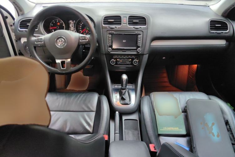 Used Volkswagen Golf 2011 1.4 TSI Comfort Travel Edition Center Console