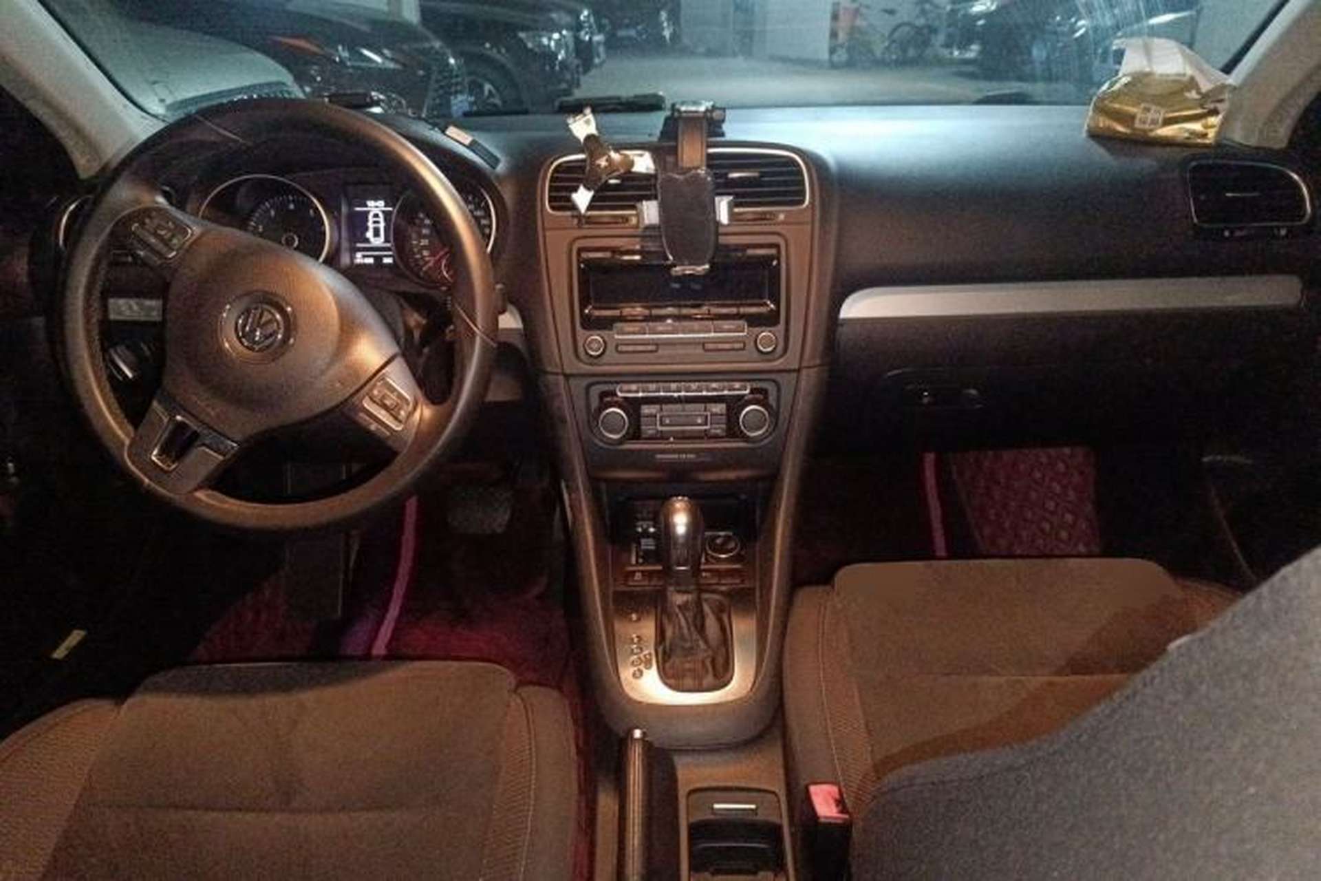 Used Volkswagen Golf 2011 1.4 TSI Comfort Travel Edition Center Console