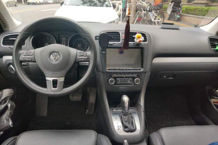 Used Volkswagen Golf 2011 1.4 TSI Comfort Travel Edition Center Console