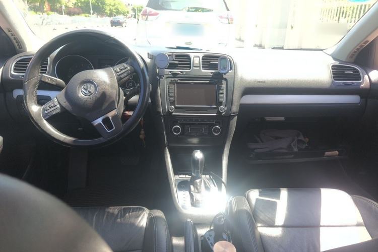 Used Volkswagen Golf 2011 1.4 TSI Luxury Touring Edition Center Console