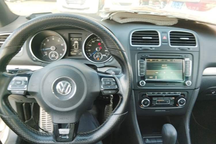 Used Volkswagen Golf 2011 2.0 TSI R Center Console
