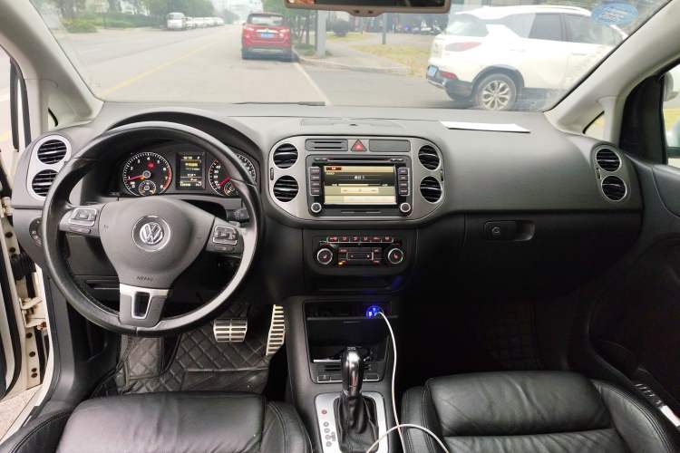 Used Volkswagen Golf 2011 1.4TSI Cross Golf Center Console