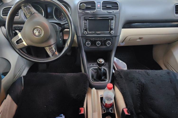 Used Volkswagen Golf 2011 1.4 TSI Manual Comfort Edition Center Console