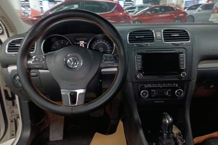 Used Volkswagen Golf 2011 1.4 TSI Luxury Touring Edition Center Console