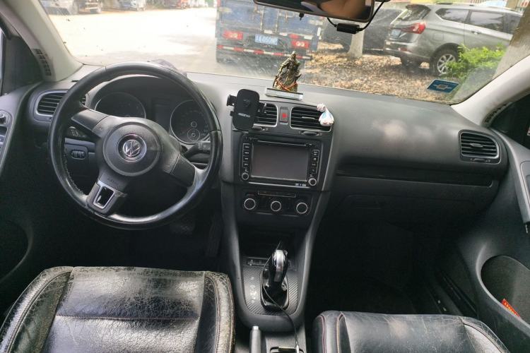 Used Volkswagen Golf 2011 1.4 TSI Automatic Comfort Model Center Console