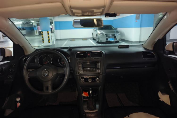 Used Volkswagen Golf 2011 1.4 TSI Automatic Comfort Model Center Console