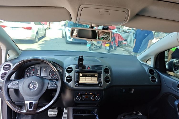 Used Volkswagen Golf 2011 1.4TSI Cross Golf Center Console