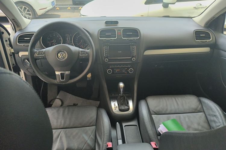 Used Volkswagen Golf 2011 1.4 TSI Luxury Touring Edition Center Console